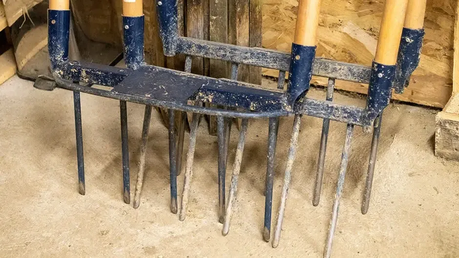 Arrêter de bêcher : Les 2 outils indispensables pour débuter en permaculture